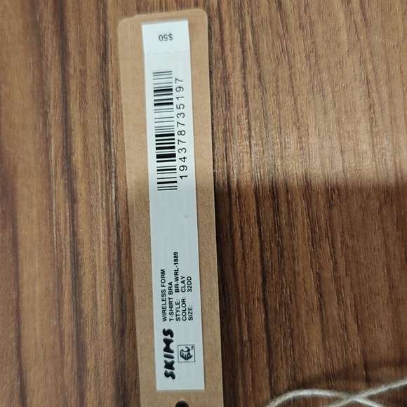 SKIMS Wireless Form T-shirt Demi Bra - Picture 14 of 14